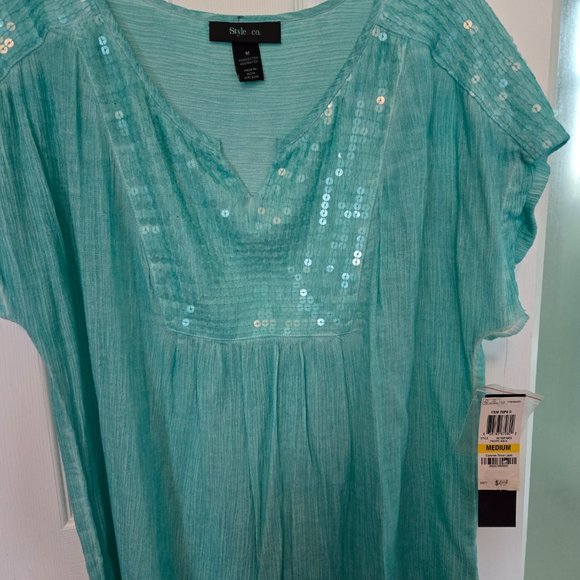 NWT Sparkly short sleeve beautiful V neck top - Picture 2 of 3